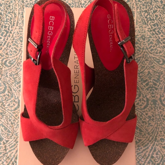 Red sling back heels - Picture 2 of 7